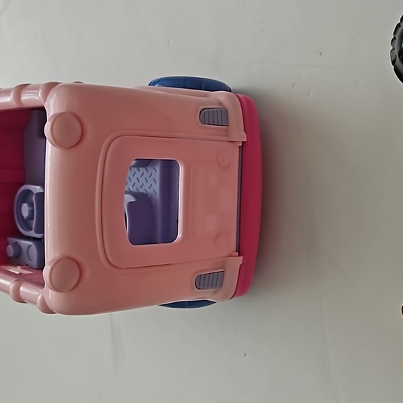 Fisher price little people bus with 2 characters. - Picture 8 of 13